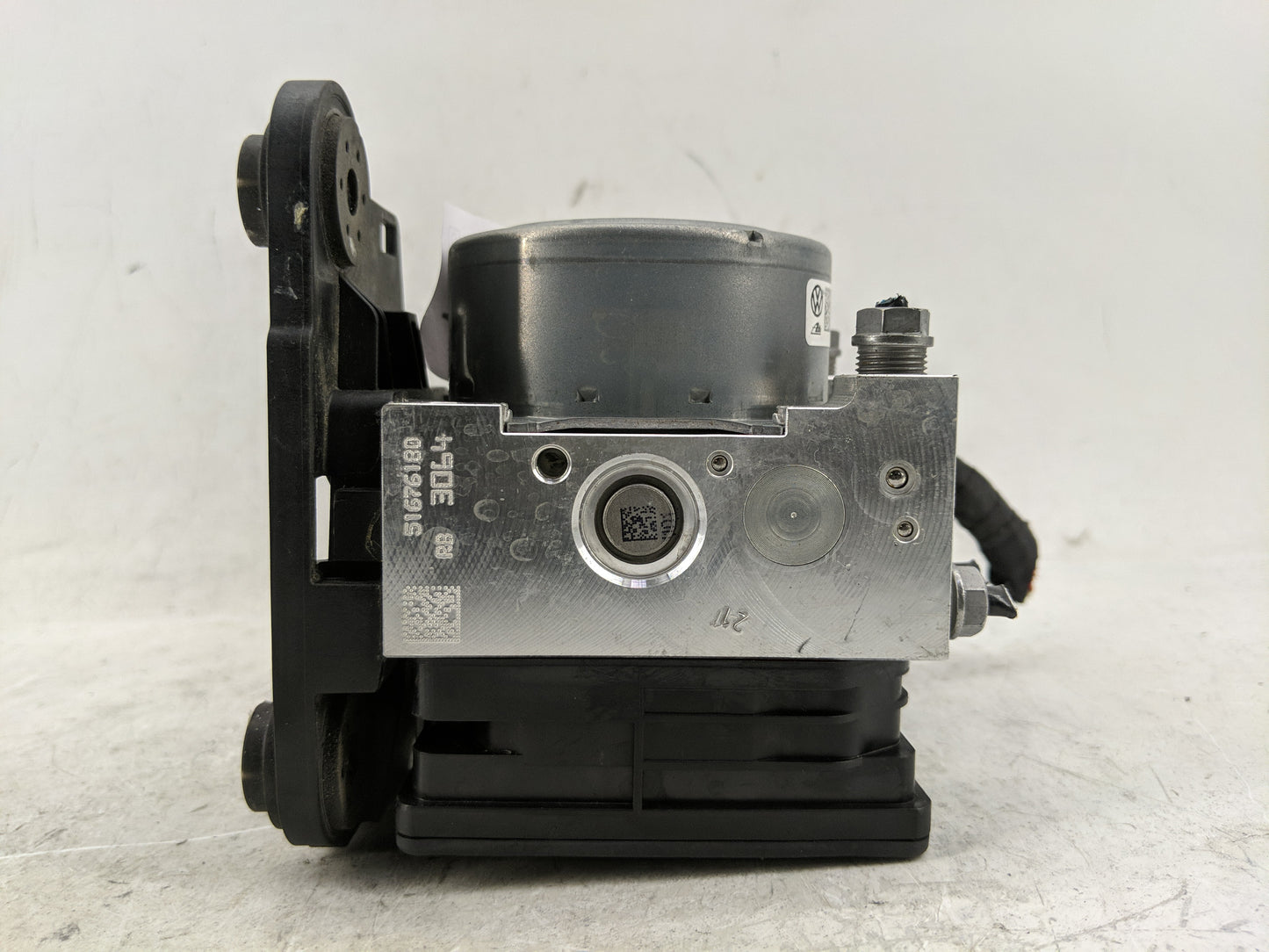 2015-2016 Audi A3 ABS Pump Control Module Replacement P/N:5Q0 614 517 T Fits Fits 2015 2016 OEM Used Auto Parts - Oemusedaut