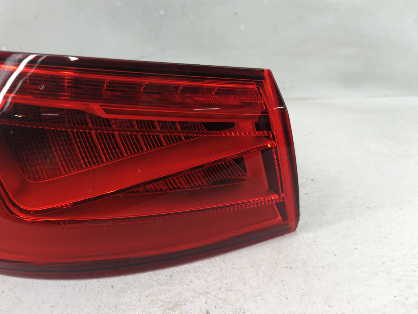 2015-2016 Audi A3 Tail Light Assembly Driver Left OEM P/N:8V5 945 095 C Fits Fits 2015 2016 OEM Used Auto Parts - Oemusedaut