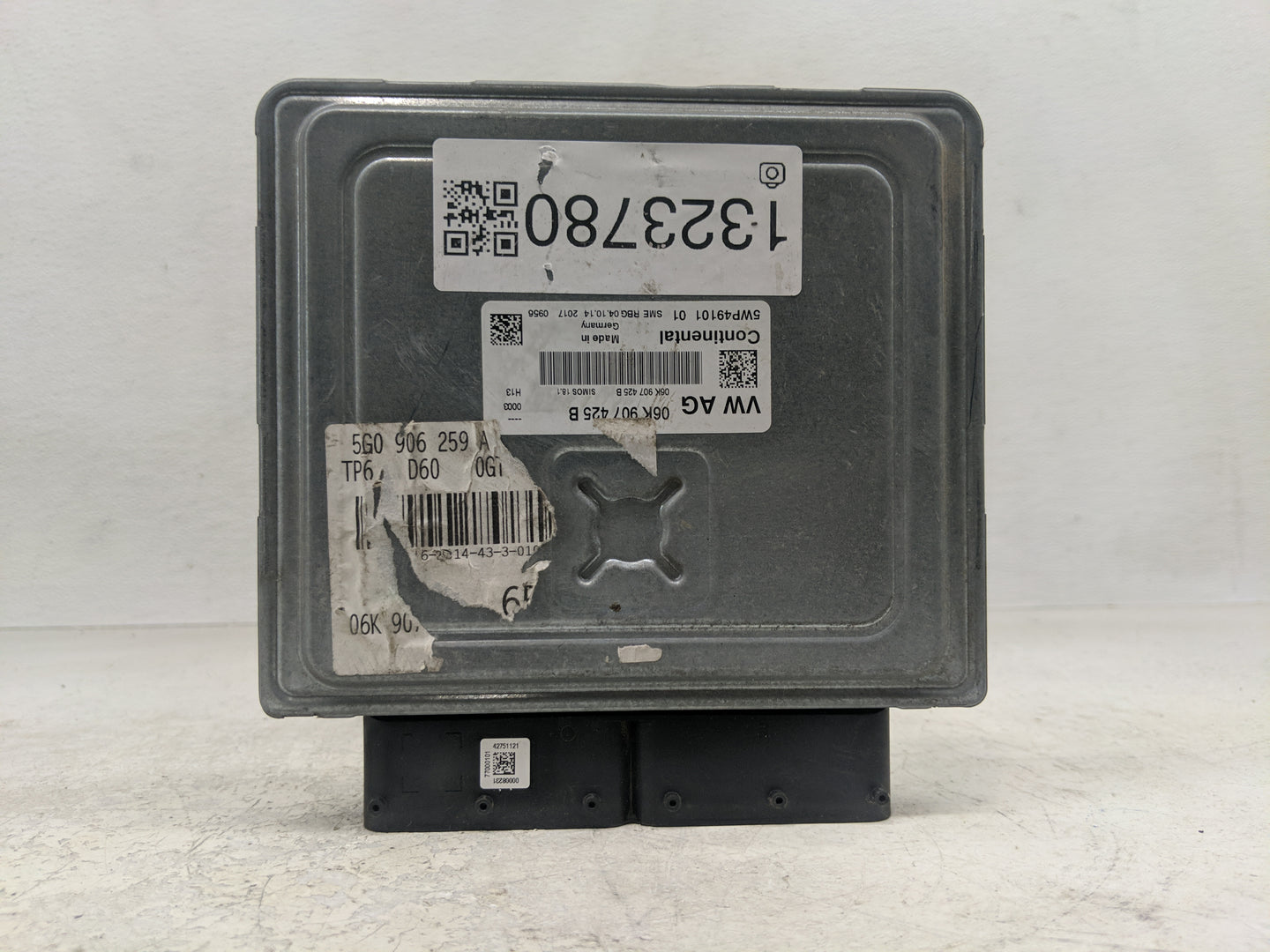 2015 Audi A3 PCM Engine Control Computer ECU ECM PCU OEM P/N:06K 907 425 B Fits Fits 2016 2017 OEM Used Auto Parts - Oemused
