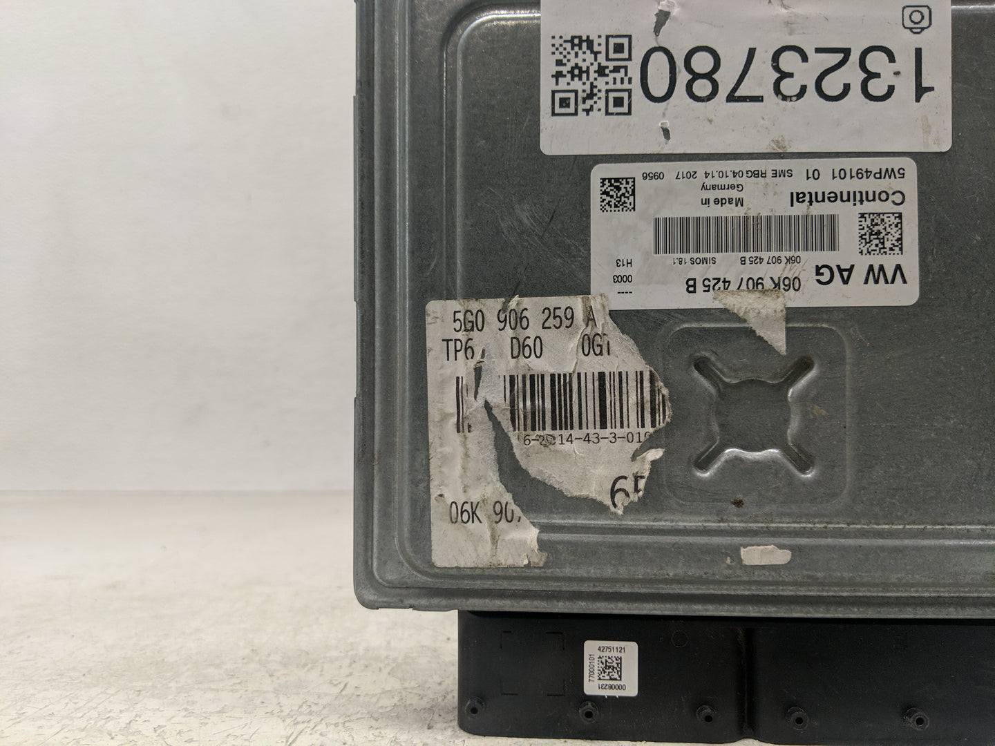 2015 Audi A3 PCM Engine Control Computer ECU ECM PCU OEM P/N:06K 907 425 B Fits Fits 2016 2017 OEM Used Auto Parts - Oemused