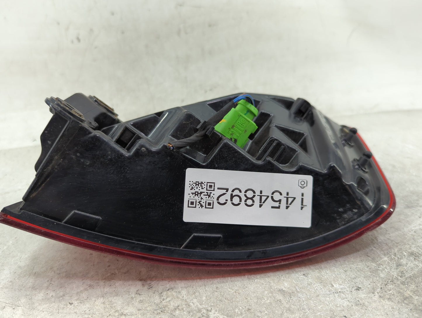 2015-2016 Audi A3 Tail Light Assembly Driver Left OEM P/N:8V5 945 095 C Fits Fits 2015 2016 OEM Used Auto Parts - Oemusedaut