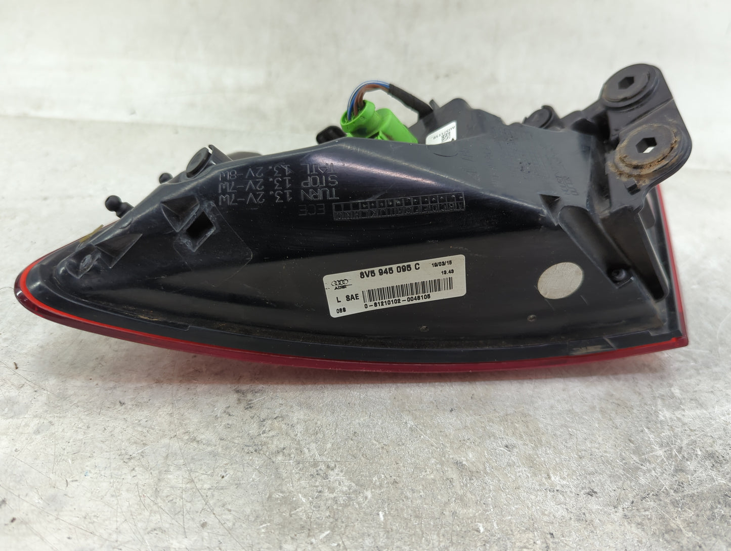 2015-2016 Audi A3 Tail Light Assembly Driver Left OEM P/N:8V5 945 095 C Fits Fits 2015 2016 OEM Used Auto Parts - Oemusedaut