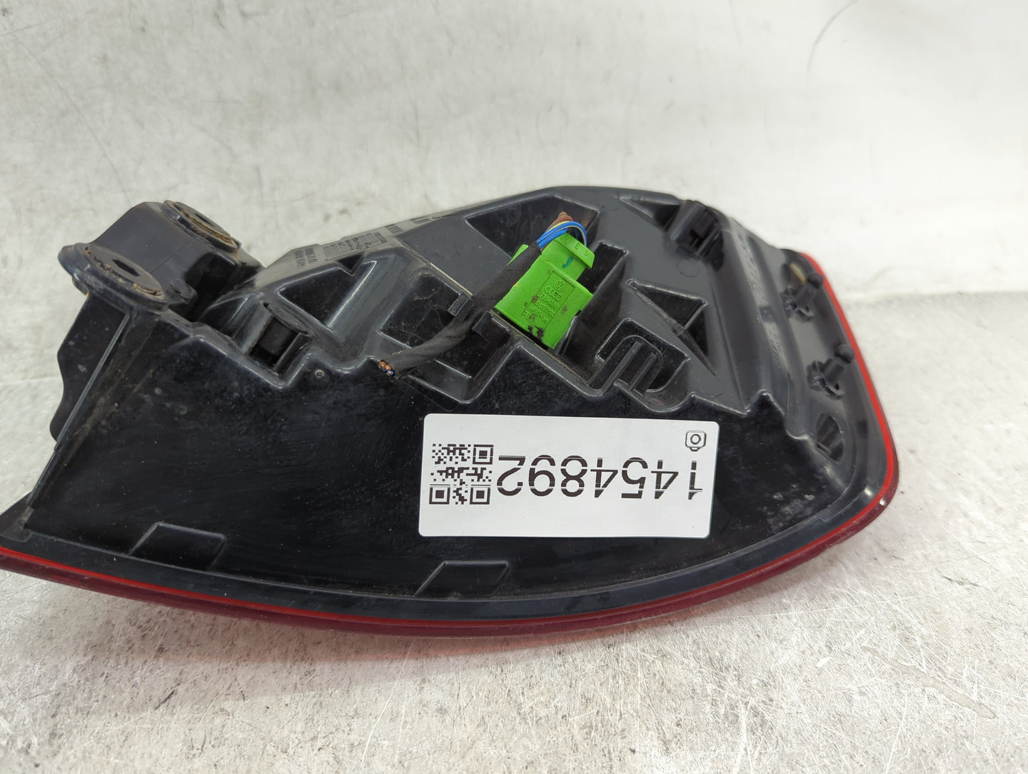 2015-2016 Audi A3 Tail Light Assembly Driver Left OEM P/N:8V5 945 095 C Fits Fits 2015 2016 OEM Used Auto Parts - Oemusedaut