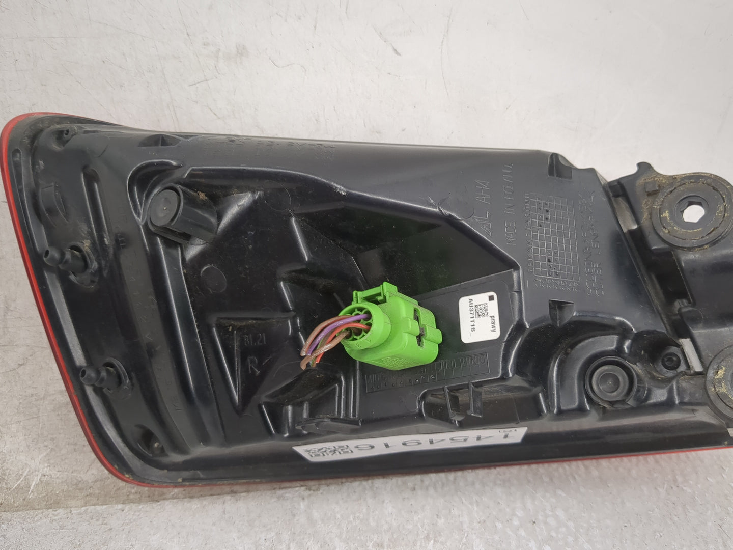 2015-2016 Audi A3 Tail Light Assembly Passenger Right OEM P/N:8V5 945 096 C Fits Fits 2015 2016 OEM Used Auto Parts - Oemuse