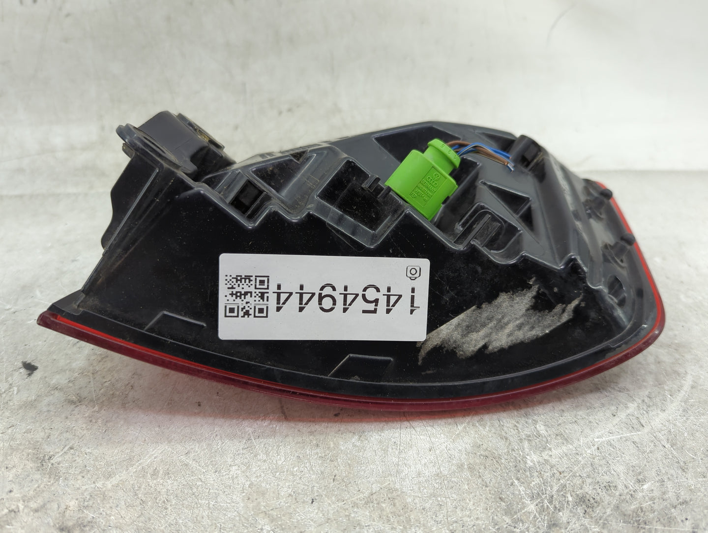 2015-2016 Audi A3 Tail Light Assembly Driver Left OEM P/N:8V5 945 095 C Fits Fits 2015 2016 OEM Used Auto Parts - Oemusedaut