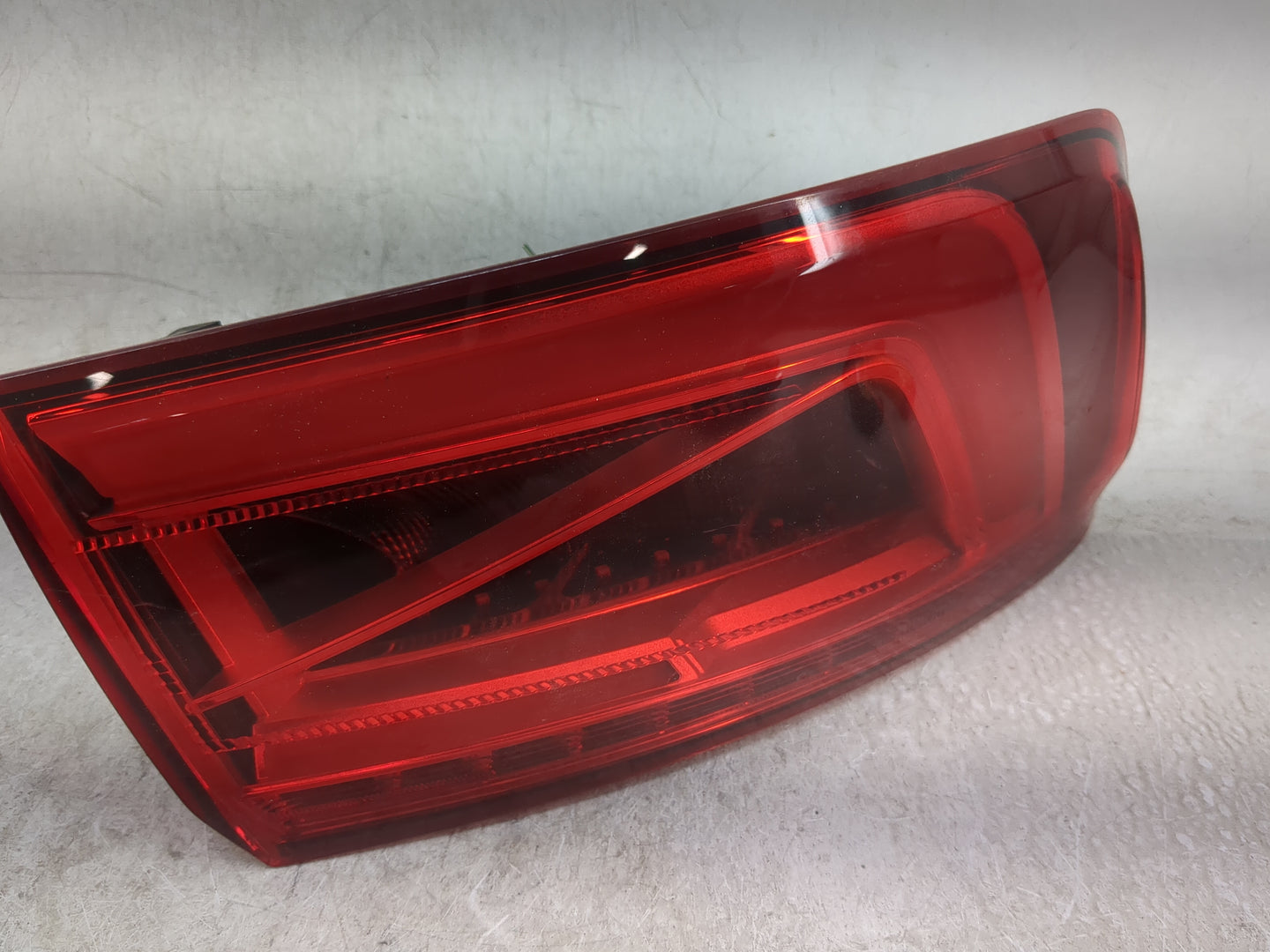 2015-2016 Audi A3 Tail Light Assembly Driver Left OEM P/N:8V5 945 095 C Fits Fits 2015 2016 OEM Used Auto Parts - Oemusedaut