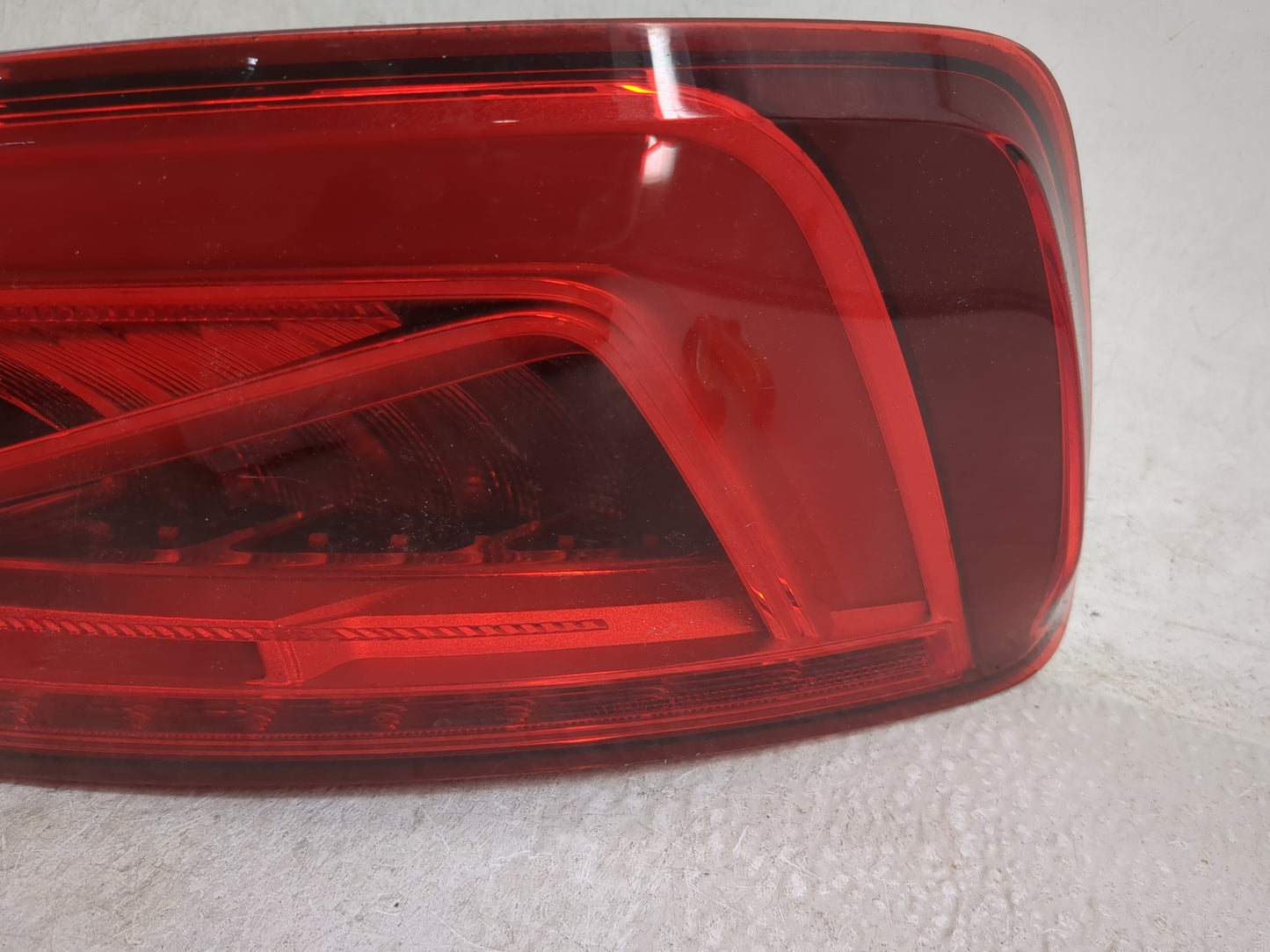 2015-2016 Audi A3 Tail Light Assembly Driver Left OEM P/N:8V5 945 095 C Fits Fits 2015 2016 OEM Used Auto Parts - Oemusedaut