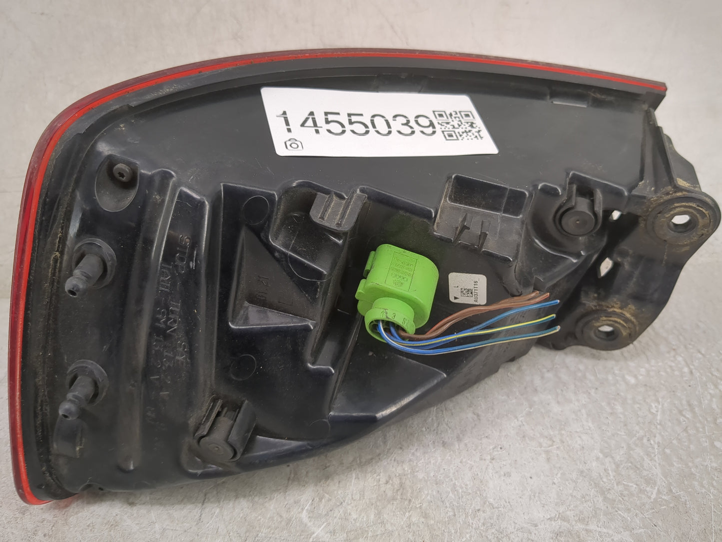 2015-2016 Audi A3 Tail Light Assembly Driver Left OEM P/N:8V5 945 095 C Fits Fits 2015 2016 OEM Used Auto Parts - Oemusedaut