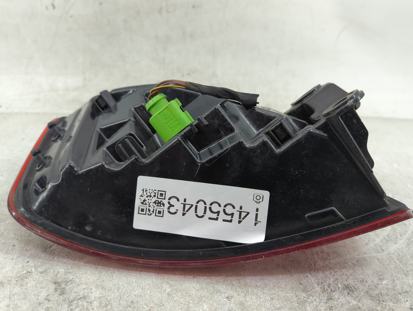 2015-2016 Audi A3 Tail Light Assembly Passenger Right OEM P/N:8V5 945 096 C Fits Fits 2015 2016 OEM Used Auto Parts - Oemuse