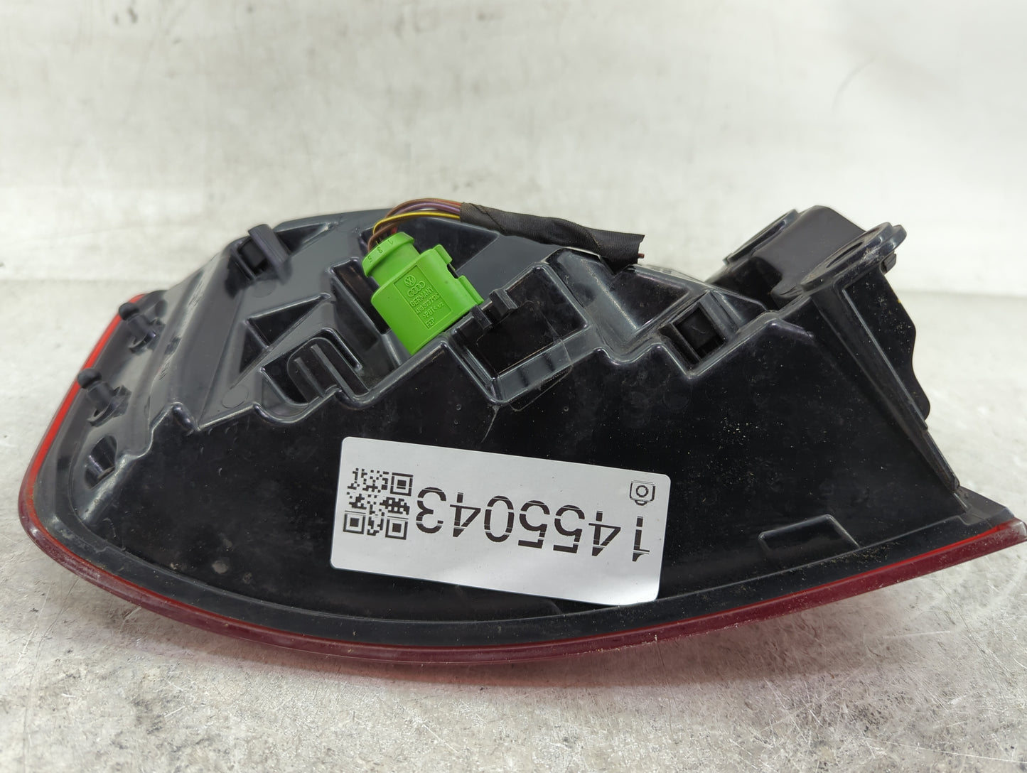 2015-2016 Audi A3 Tail Light Assembly Passenger Right OEM P/N:8V5 945 096 C Fits Fits 2015 2016 OEM Used Auto Parts - Oemuse