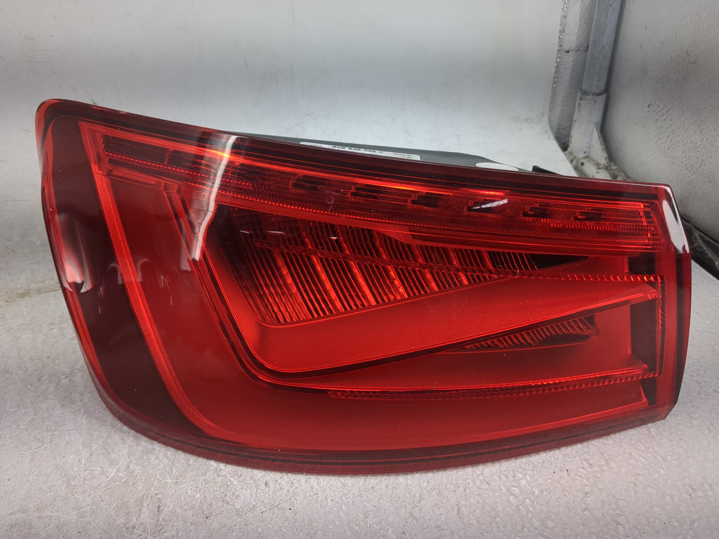 2015-2016 Audi A3 Tail Light Assembly Driver Left OEM P/N:8V5 945 095 C Fits Fits 2015 2016 OEM Used Auto Parts - Oemusedaut