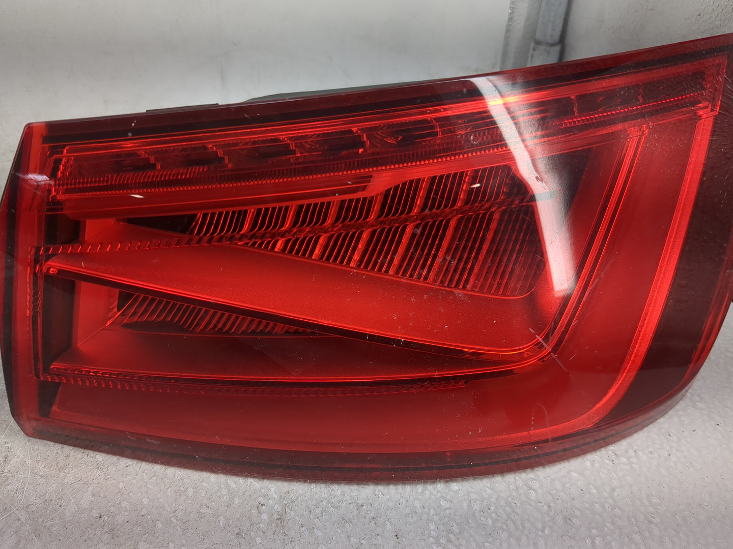 2015-2016 Audi A3 Tail Light Assembly Passenger Right OEM P/N:8V5 945 096 C Fits Fits 2015 2016 OEM Used Auto Parts - Oemuse