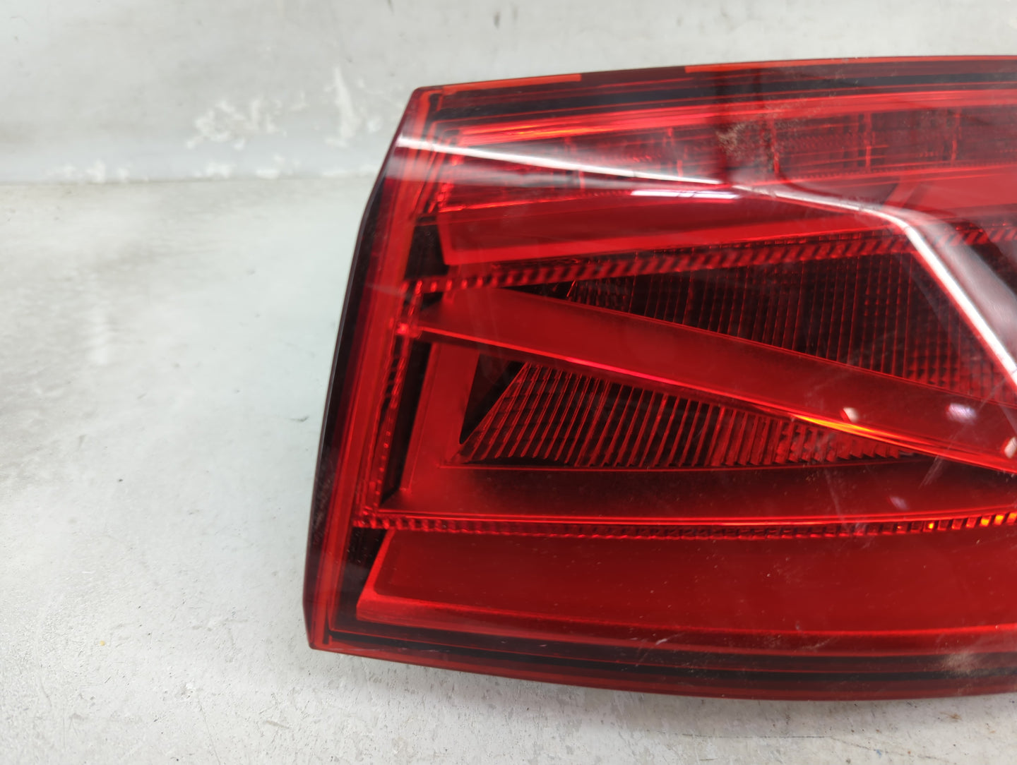 2015-2016 Audi A3 Tail Light Assembly Passenger Right OEM P/N:8V5 945 096 C Fits Fits 2015 2016 OEM Used Auto Parts - Oemuse