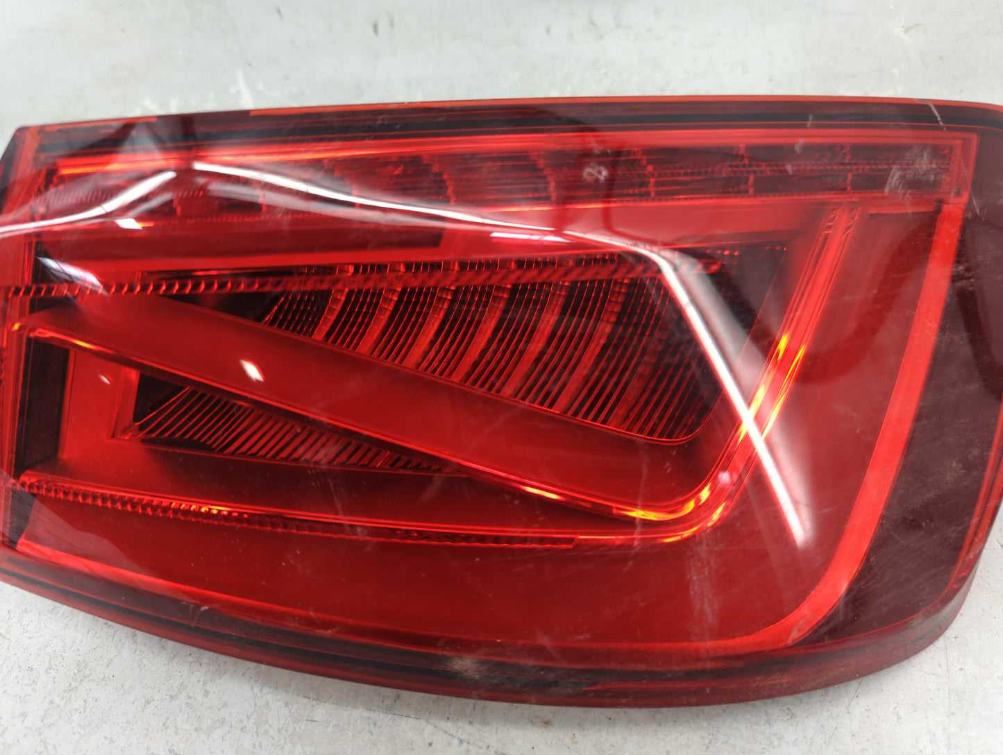 2015-2016 Audi A3 Tail Light Assembly Passenger Right OEM P/N:8V5 945 096 C Fits Fits 2015 2016 OEM Used Auto Parts - Oemuse