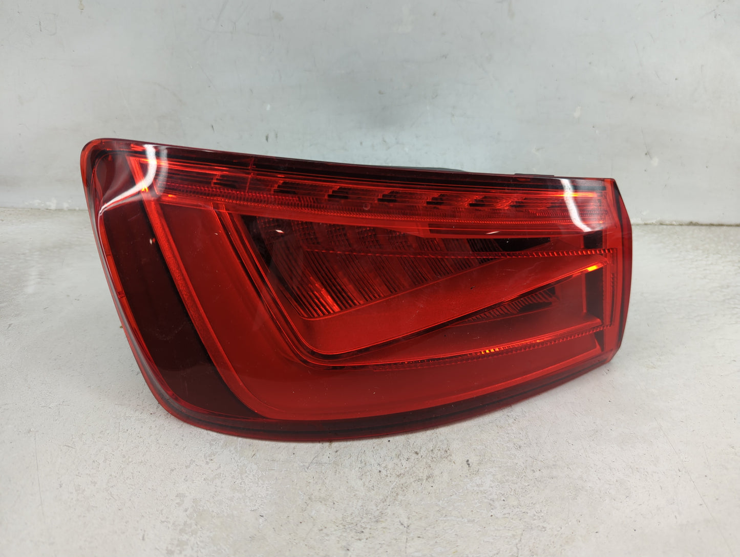 2015-2016 Audi A3 Tail Light Assembly Driver Left OEM P/N:8V5 945 095 C Fits Fits 2015 2016 OEM Used Auto Parts - Oemusedaut