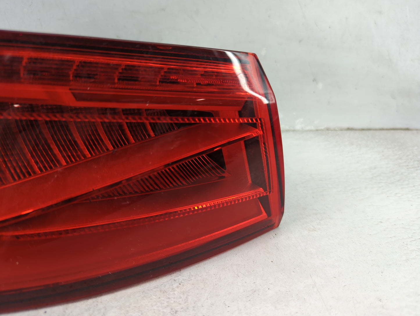 2015-2016 Audi A3 Tail Light Assembly Driver Left OEM P/N:8V5 945 095 C Fits Fits 2015 2016 OEM Used Auto Parts - Oemusedaut