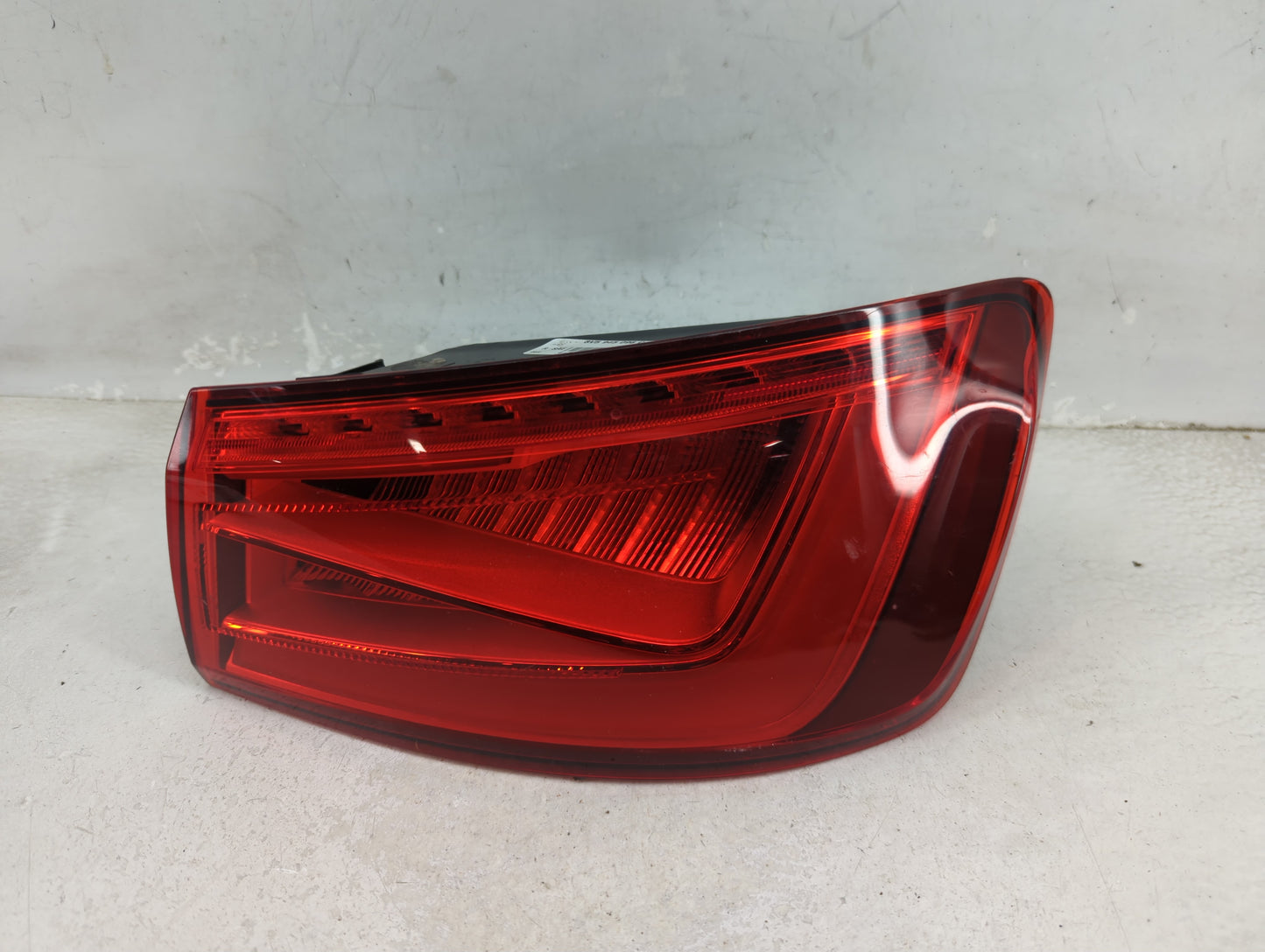 2015-2016 Audi A3 Tail Light Assembly Passenger Right OEM P/N:8V5 945 096 C Fits Fits 2015 2016 OEM Used Auto Parts - Oemuse