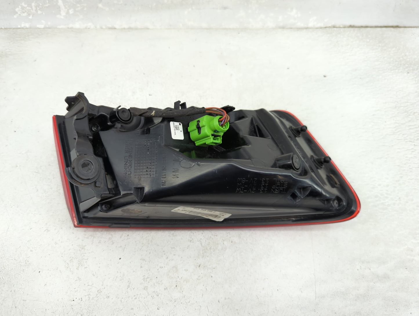 2015-2016 Audi A3 Tail Light Assembly Passenger Right OEM P/N:8V5 945 096 C Fits Fits 2015 2016 OEM Used Auto Parts - Oemuse