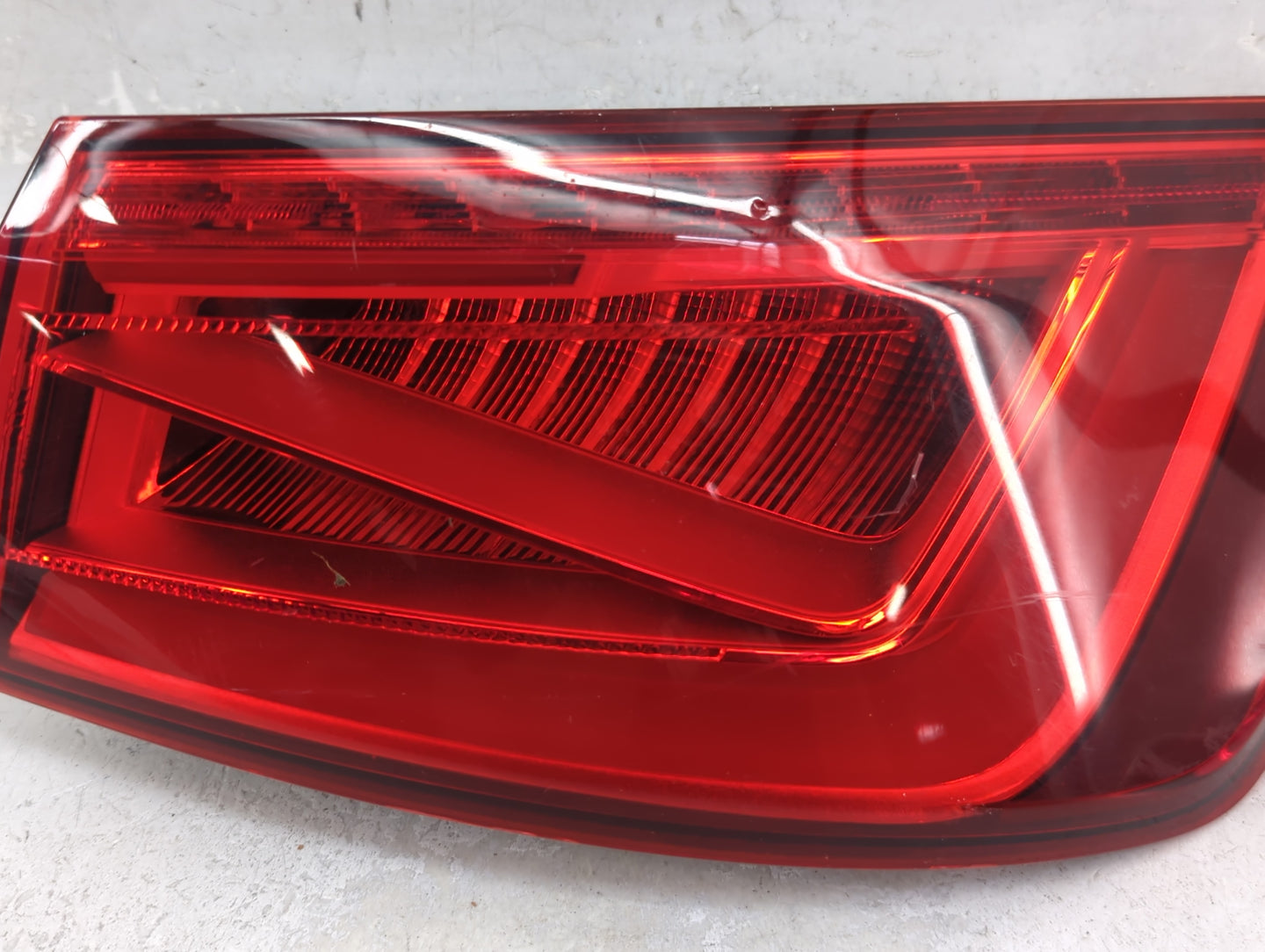 2015-2016 Audi A3 Tail Light Assembly Passenger Right OEM P/N:8V5 945 096 C Fits Fits 2015 2016 OEM Used Auto Parts - Oemuse