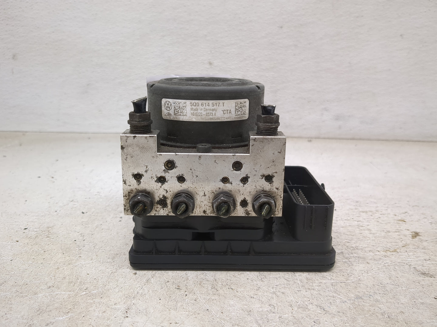 2015-2016 Audi A3 ABS Pump Control Module Replacement P/N:5Q0614517T 10.0220-0373.4 Fits Fits 2015 2016 OEM Used Auto Parts 