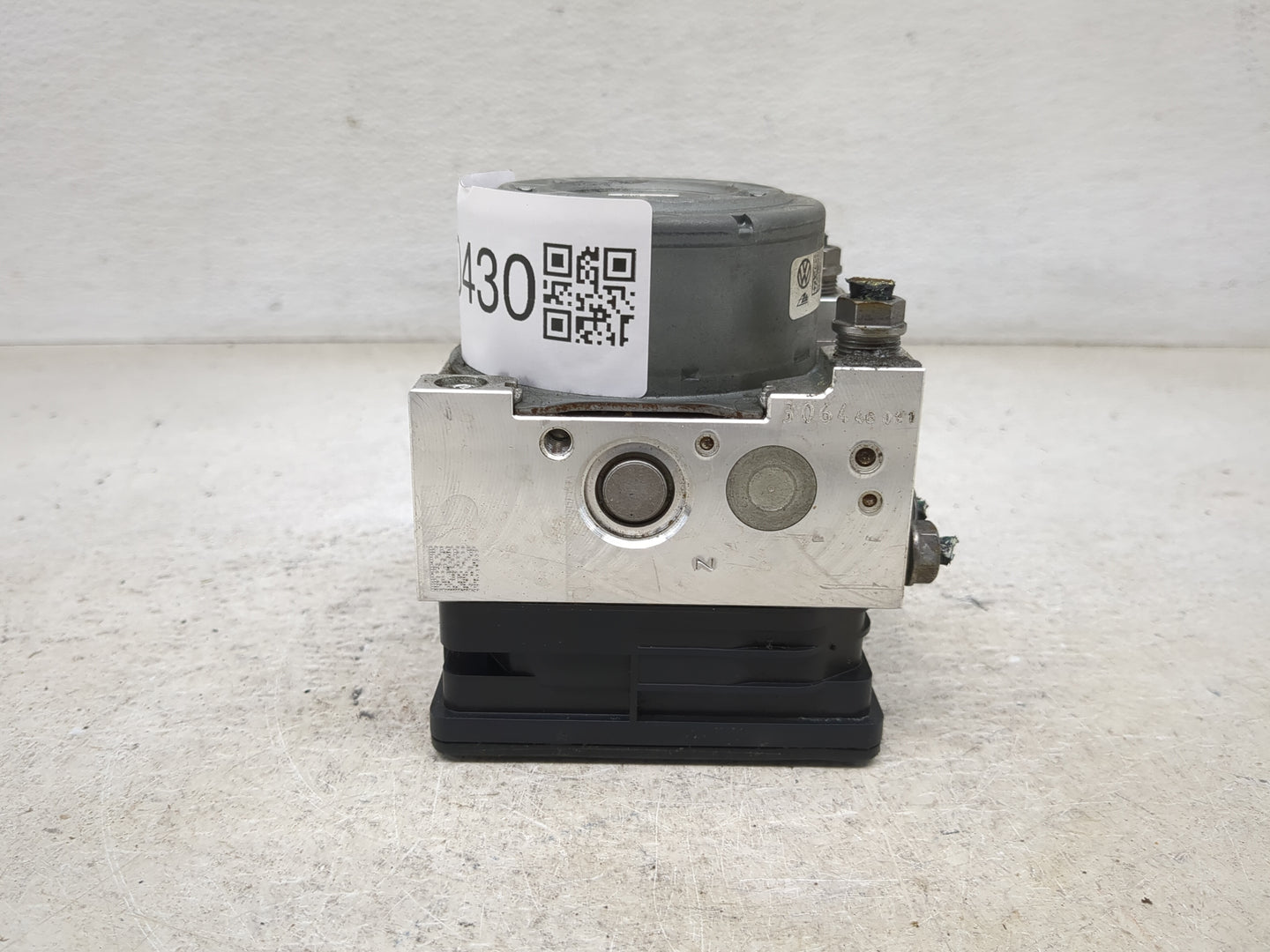 2015-2016 Audi A3 ABS Pump Control Module Replacement P/N:5Q0614517T 10.0220-0373.4 Fits Fits 2015 2016 OEM Used Auto Parts 
