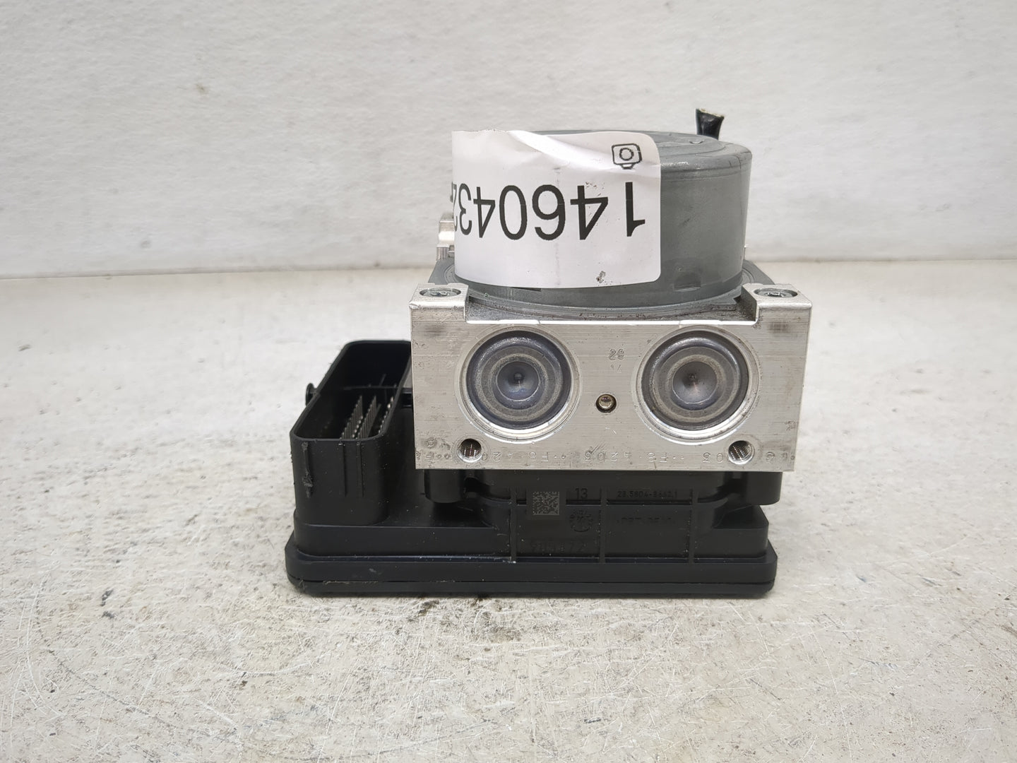 2015-2016 Audi A3 ABS Pump Control Module Replacement P/N:5Q0614517K 10.0220-0247.4 Fits Fits 2015 2016 OEM Used Auto Parts 