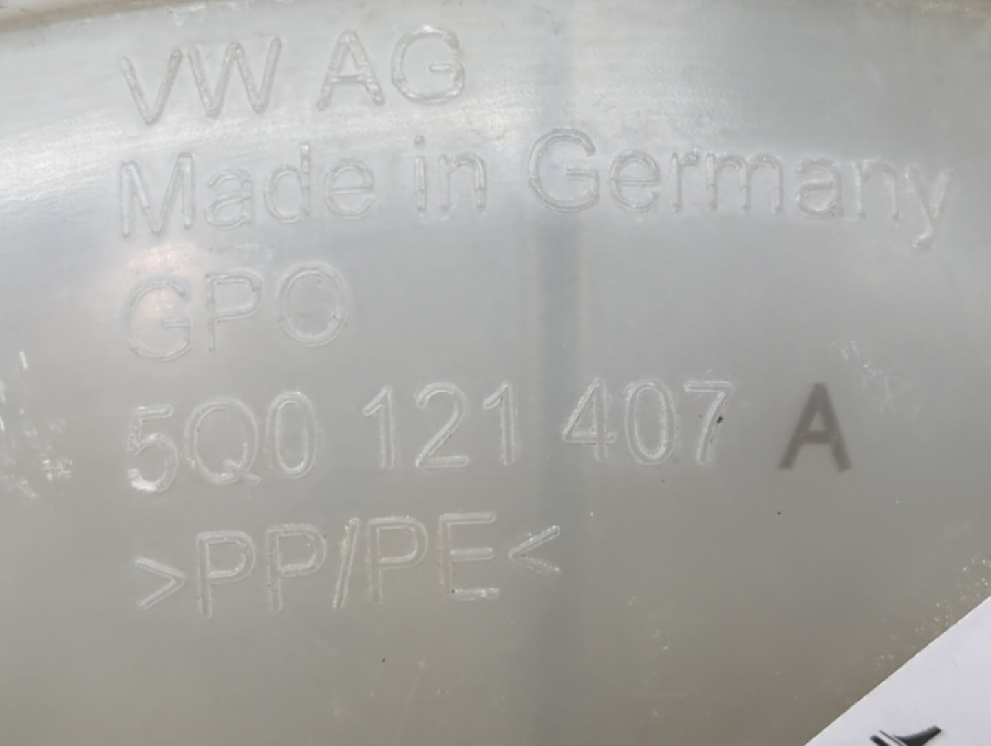 2015-2018 Audi A3 Radiator Coolant Overflow Expansion Tank Bottle - Oemusedautoparts1.com