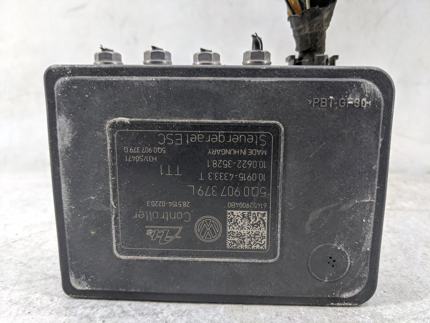 2015-2016 Audi A3 ABS Pump Control Module Replacement P/N:5Q0 614 517 K 10.0220-0247.4, 5Q0 907 379 L Fits Fits 2015 2016 OE