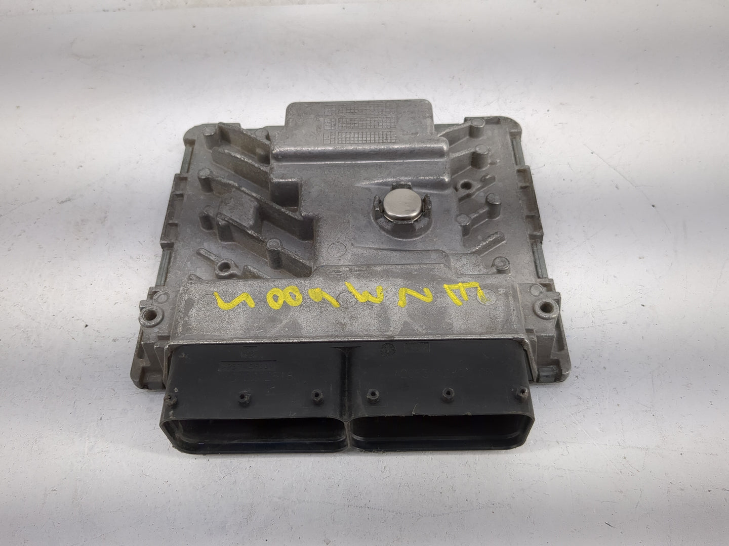 2015 Audi A3 PCM Engine Control Computer ECU ECM PCU OEM P/N:06K907425B 5WA1800401, SIMOS18.1 Fits OEM Used Auto Parts - Oem