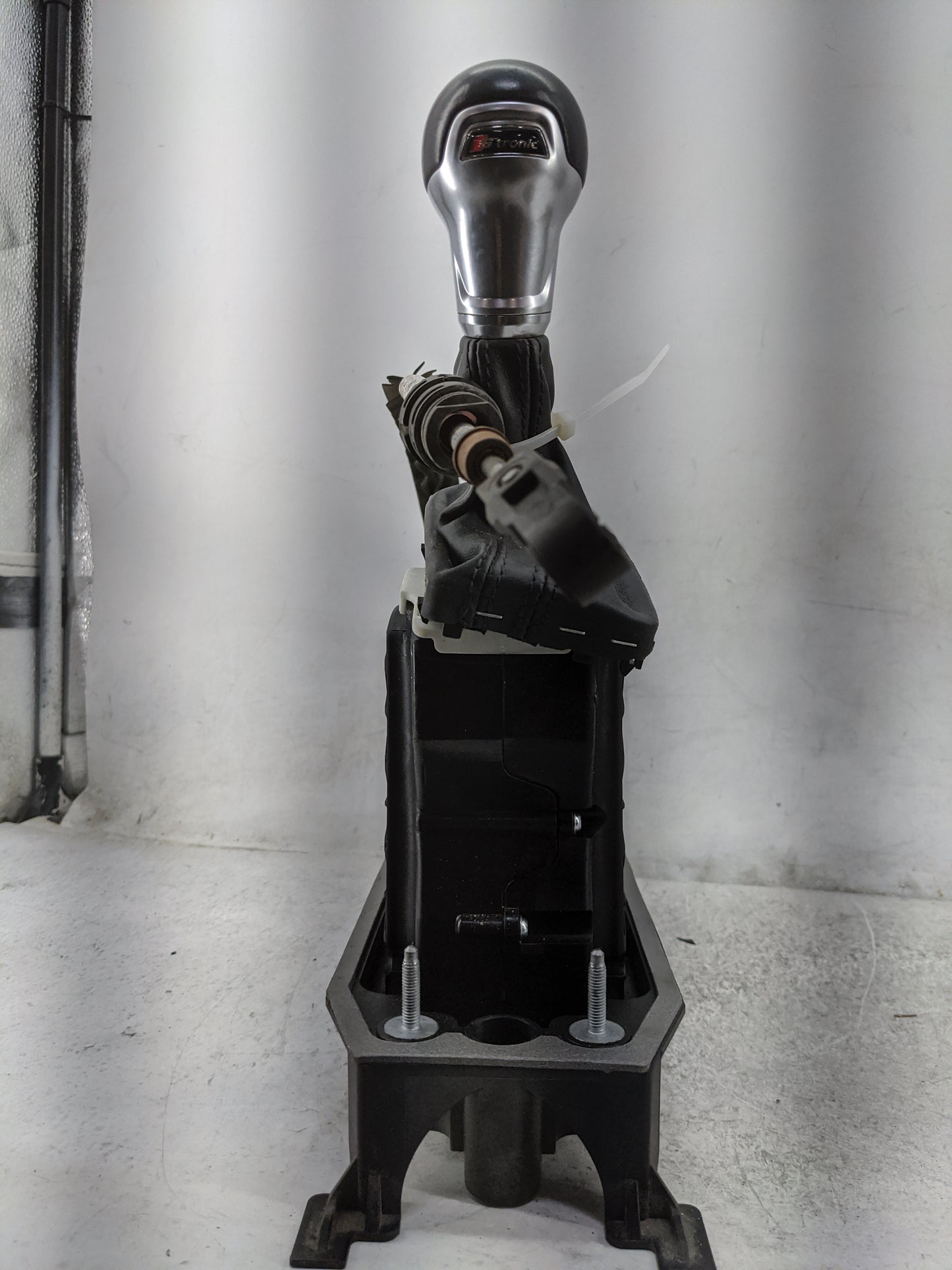2015 Audi A3 Floor Console Assembly Shifter - Oemusedautoparts1.com
