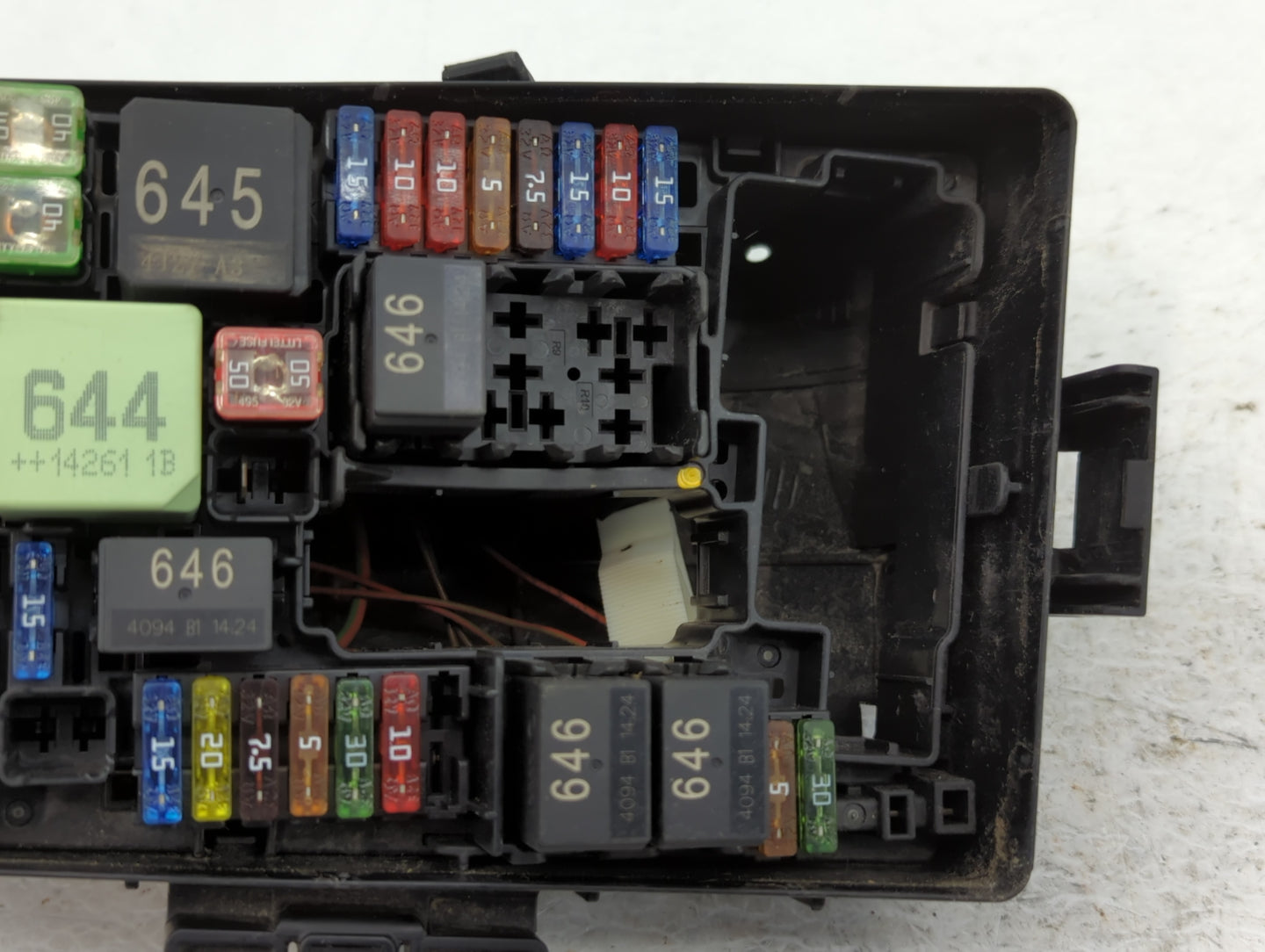 2015-2018 Audi A3 Fusebox Fuse Box Panel Relay Module P/N:6351-2832 Fits Fits 2015 2016 2017 2018 2019 2020 2021 OEM Used Au