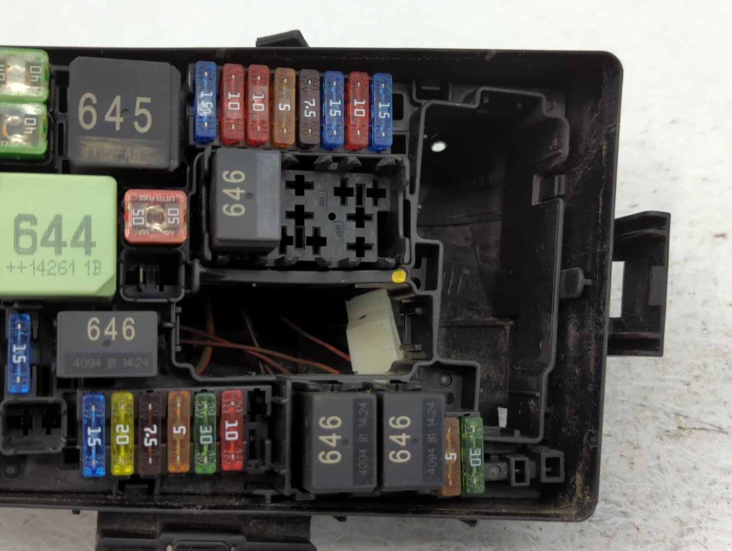 2015-2018 Audi A3 Fusebox Fuse Box Panel Relay Module P/N:6351-2832 Fits Fits 2015 2016 2017 2018 2019 2020 2021 OEM Used Au
