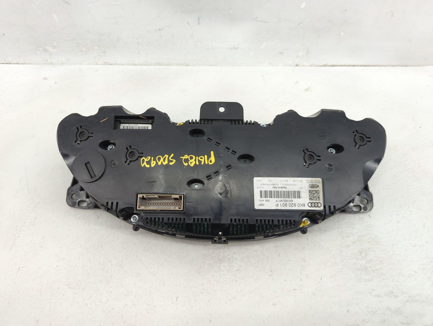 2015-2016 Audi A4 Instrument Cluster Speedometer Gauges P/N:8K0920901P Fits Fits 2015 2016 OEM Used Auto Parts - Oemusedauto
