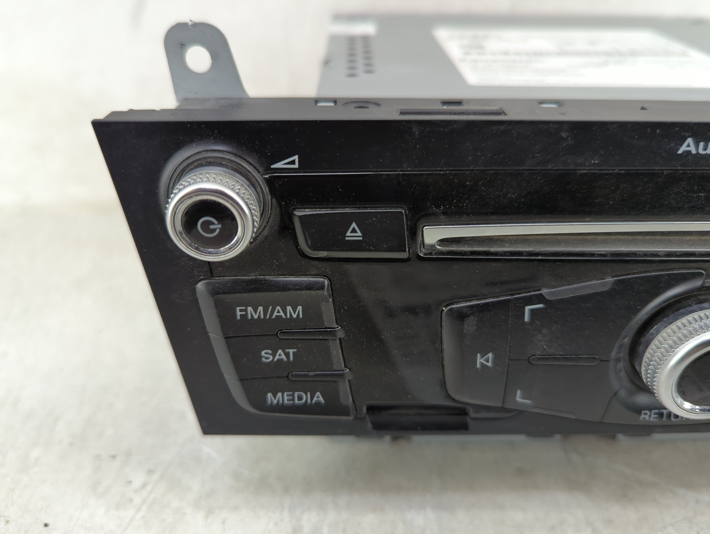 2015 Audi A4 Radio AM FM Cd Player Receiver Replacement P/N:8R1035186Q CQ-JA12E6AE Fits OEM Used Auto Parts - Oemusedautopar