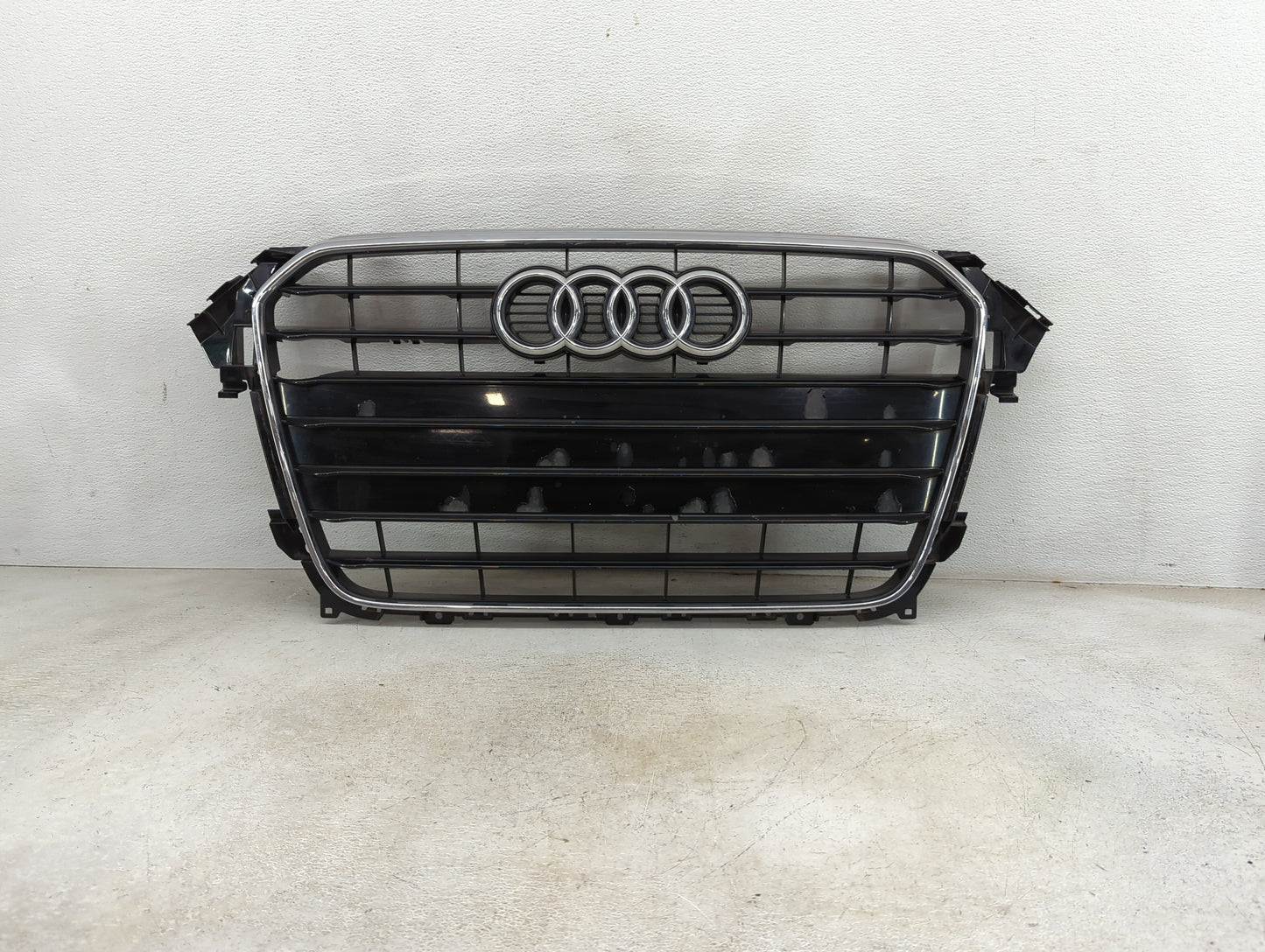 2013-2016 Audi A4 Front Grille Bumper Not Included - Oemusedautoparts1.com