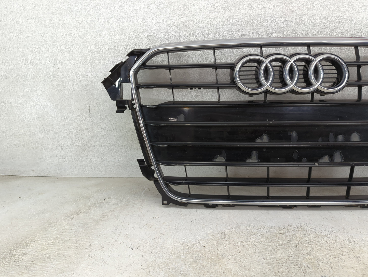 2013-2016 Audi A4 Front Grille Bumper Not Included - Oemusedautoparts1.com