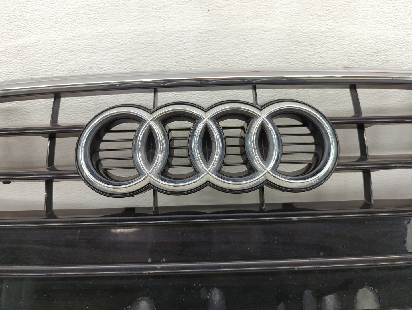 2013-2016 Audi A4 Front Grille Bumper Not Included - Oemusedautoparts1.com