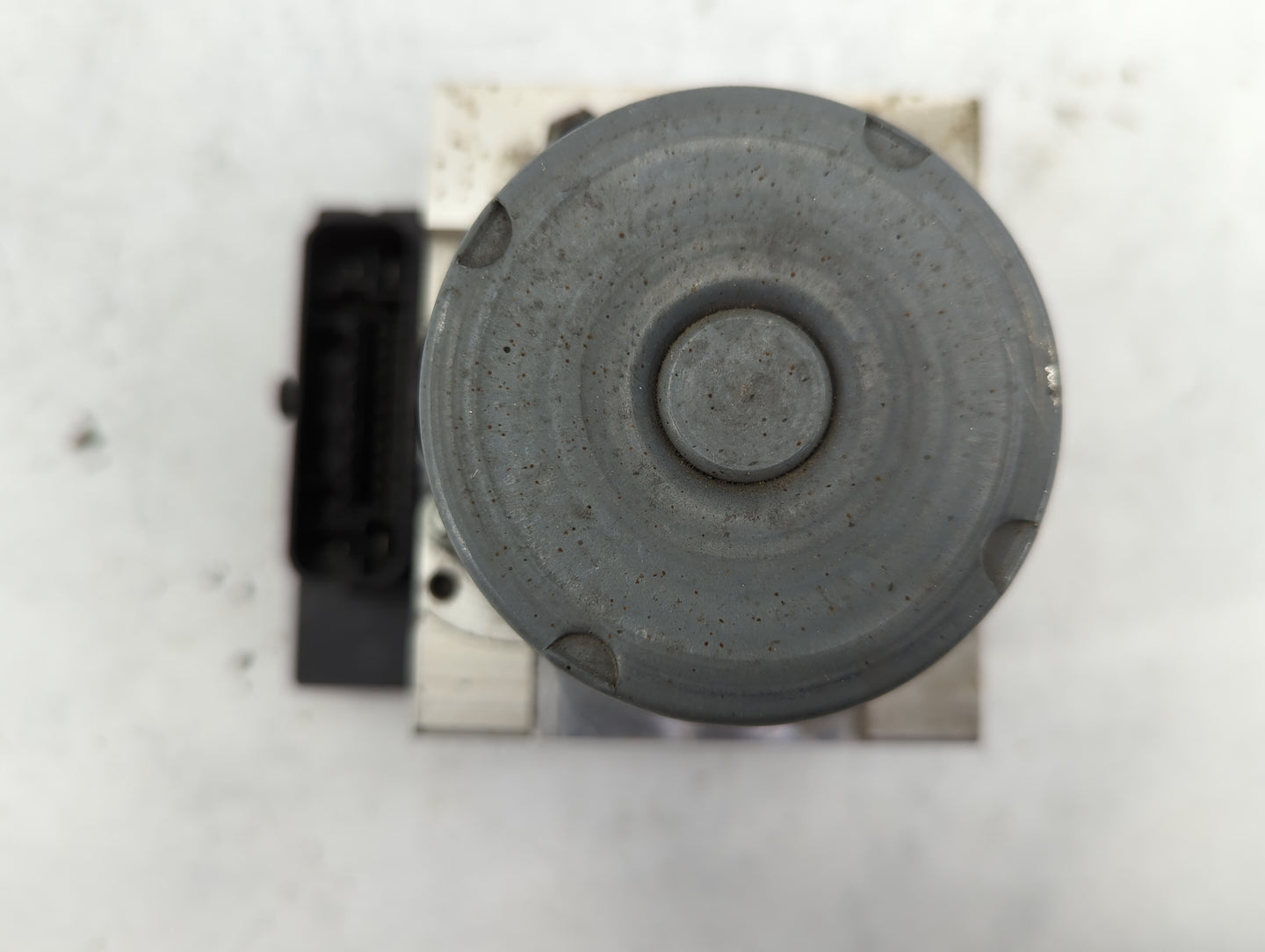 2014-2016 Audi A4 ABS Pump Control Module Replacement P/N:8K0 907 379 CN Fits Fits 2014 2015 2016 OEM Used Auto Parts - Oemu