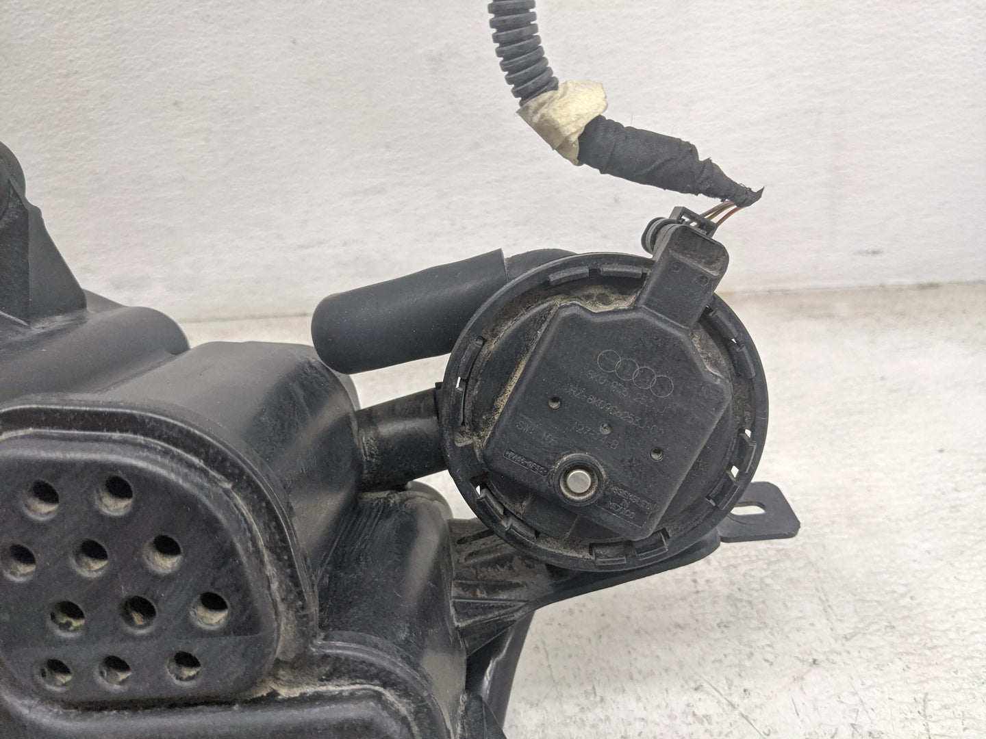 2015 Audi A4 Fuel Vapor Charcoal Canister - Oemusedautoparts1.com