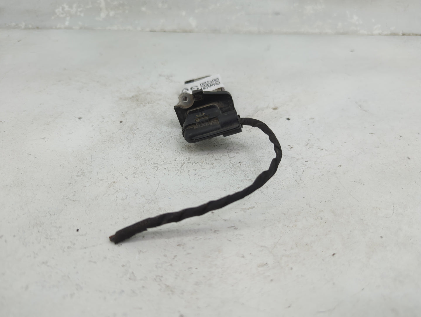 2015 Audi A4 Mass Air Flow Meter Maf - Oemusedautoparts1.com