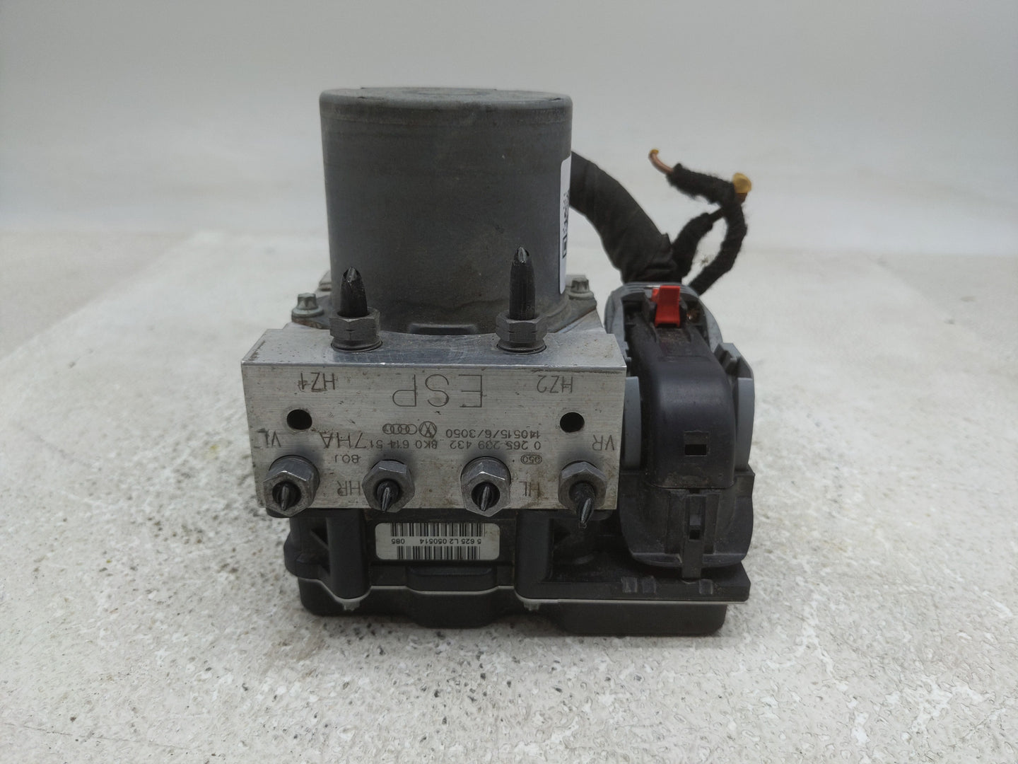 2014-2017 Audi A5 ABS Pump Control Module Replacement P/N:0 265 239 432 8K0 614 517 HA Fits Fits 2014 2015 2016 2017 OEM Use