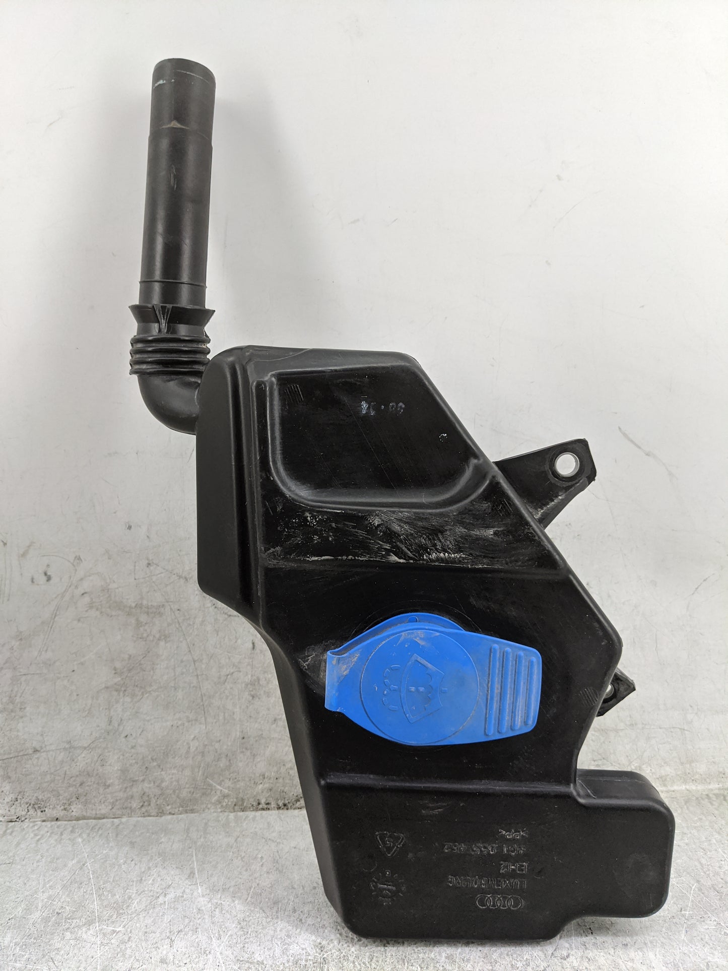 2012-2018 Audi A6 Windshield Washer Fluid Reservoir Bottle Oem 1477240 - Oemusedautoparts1.com