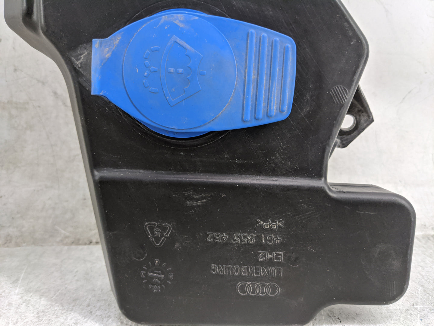 2012-2018 Audi A6 Windshield Washer Fluid Reservoir Bottle Oem 1477240 - Oemusedautoparts1.com
