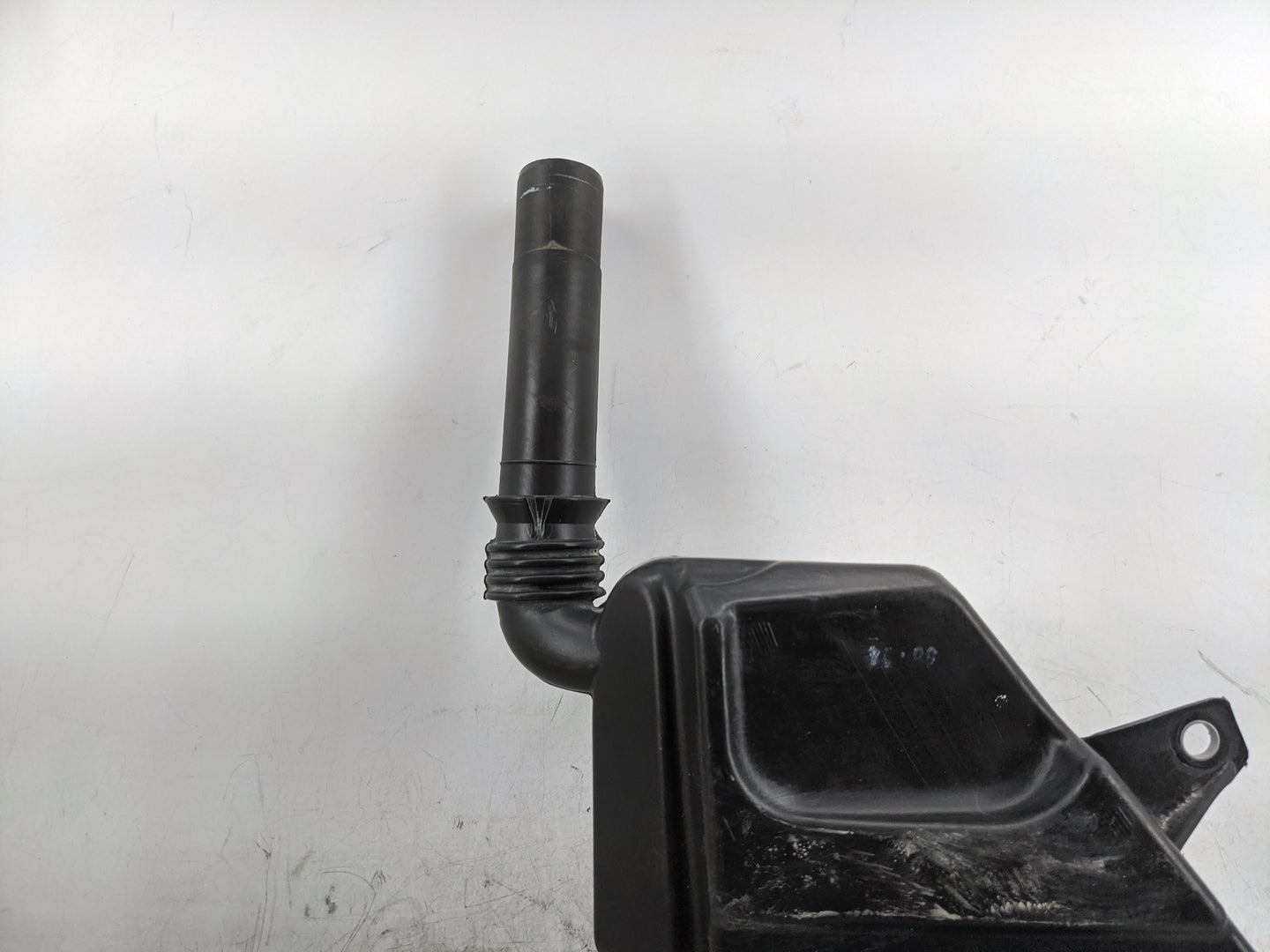 2012-2018 Audi A6 Windshield Washer Fluid Reservoir Bottle Oem 1477240 - Oemusedautoparts1.com