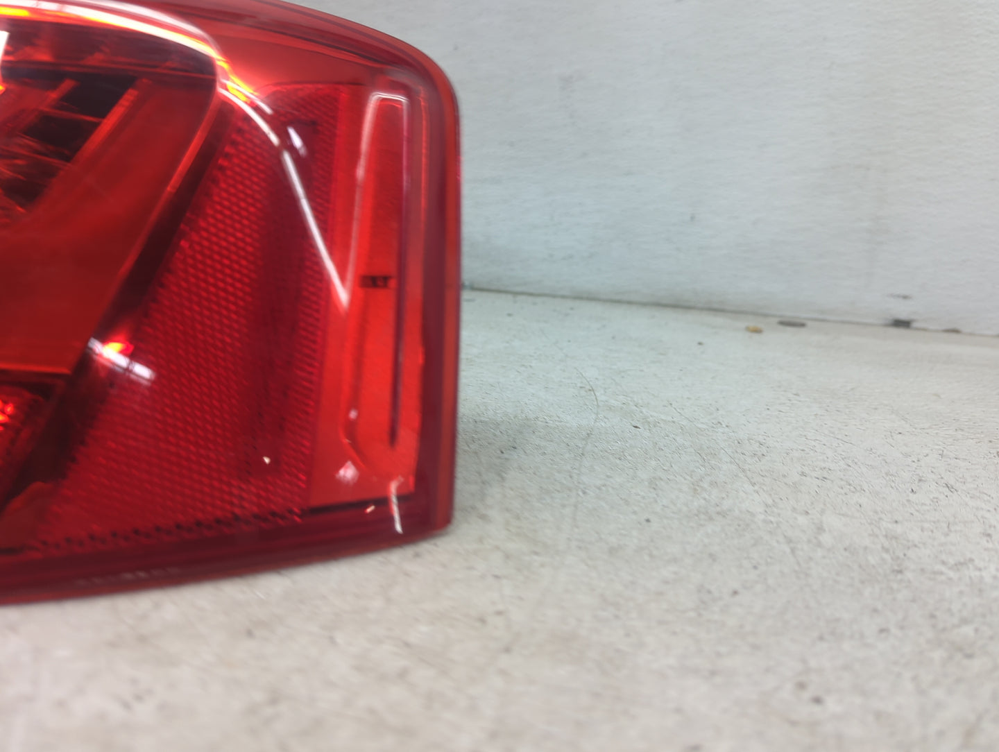 2012-2015 Audi A6 Tail Light Assembly Passenger Right OEM P/N:4G5945096B 90003030 Fits Fits 2012 2013 2014 2015 OEM Used Aut