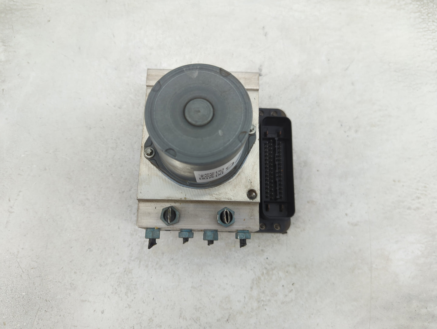 2015 Audi A7 ABS Pump Control Module Replacement P/N:4G0 907 379 L Fits OEM Used Auto Parts - Oemusedautoparts1.com