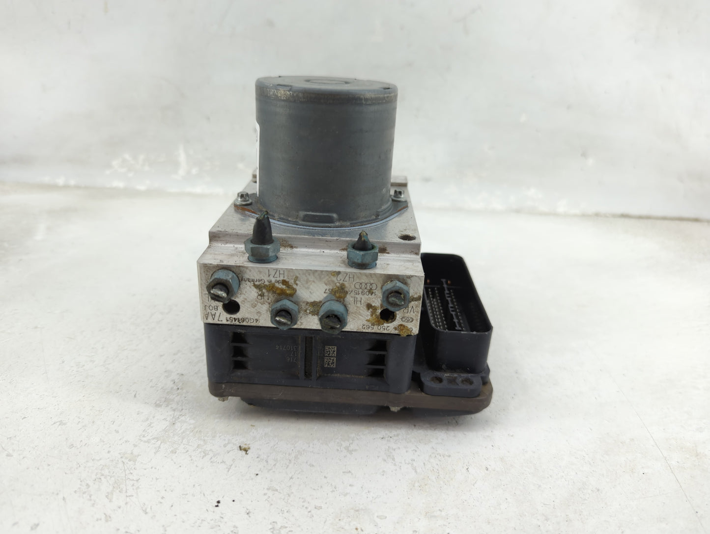 2015 Audi A7 ABS Pump Control Module Replacement P/N:4G0 907 379 L Fits OEM Used Auto Parts - Oemusedautoparts1.com