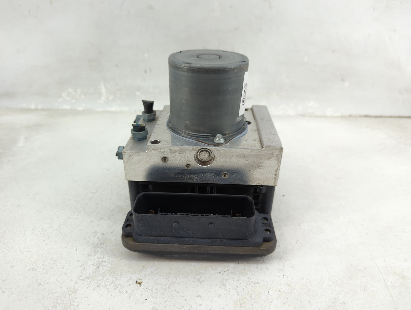 2015 Audi A7 ABS Pump Control Module Replacement P/N:4G0 907 379 L Fits OEM Used Auto Parts - Oemusedautoparts1.com