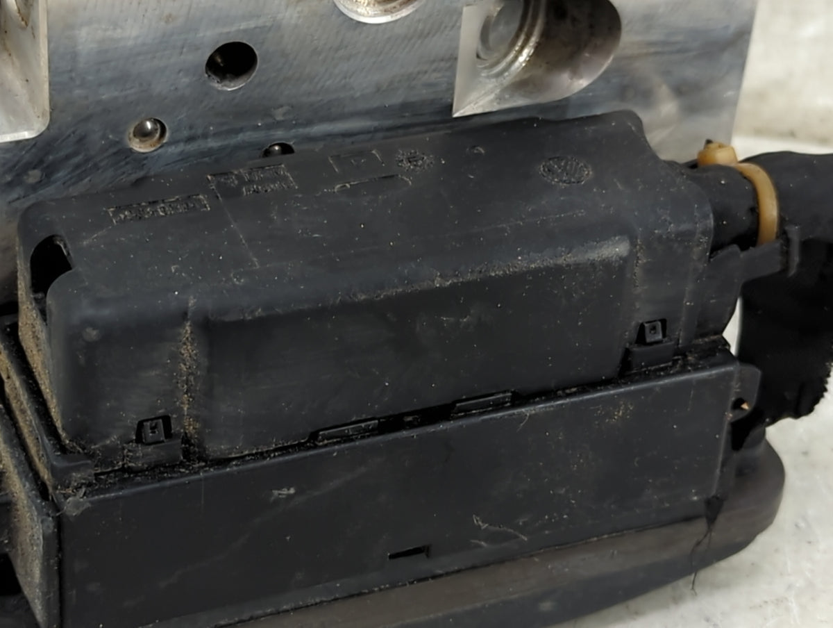 2015-2016 Audi A8 Anti-Lock Brake ABS Pump Module Actuator OEM P/N:0265250588 4H0614517S, 4H0614517 Fits Fits 2015 2016 OEM 