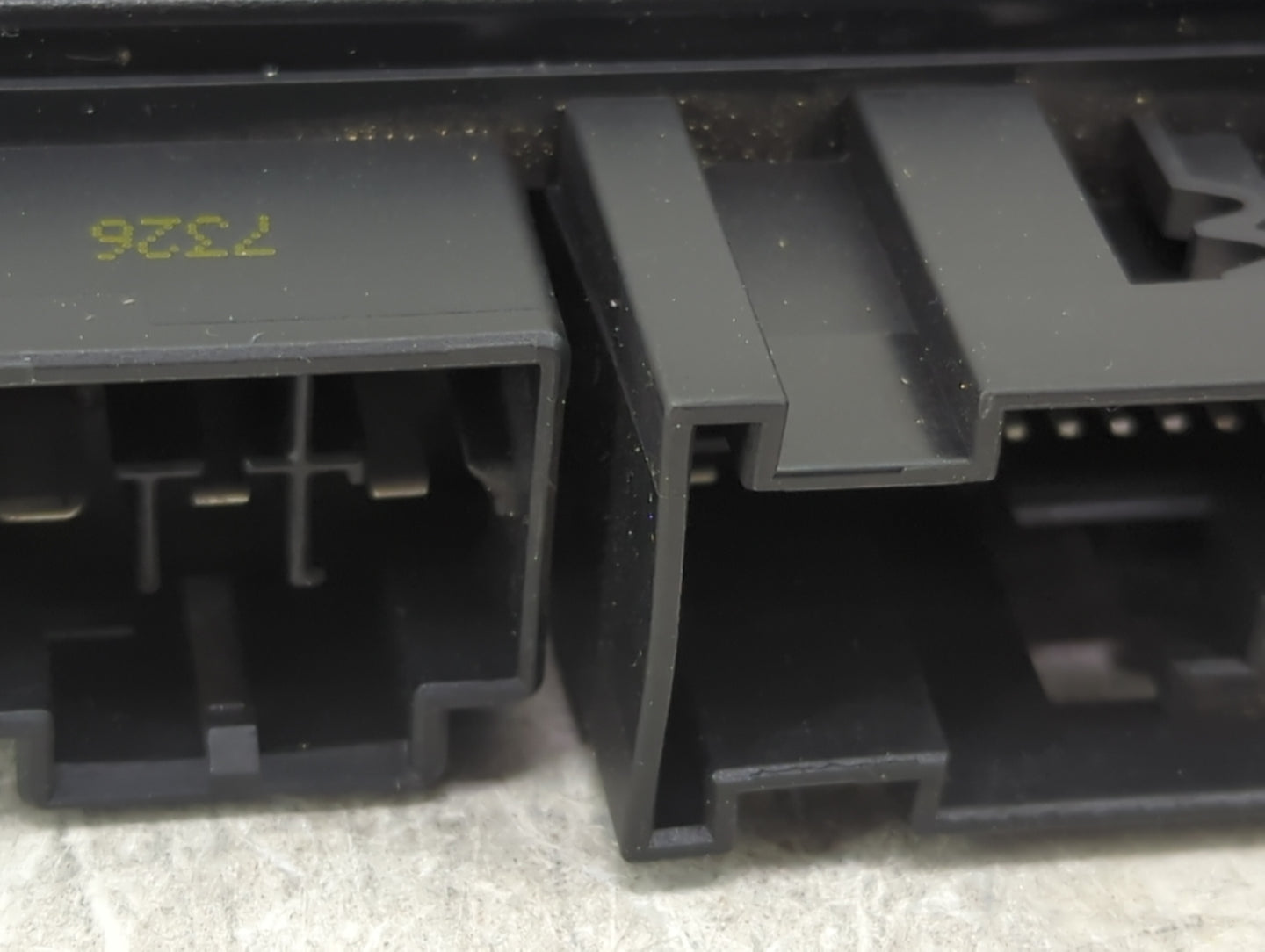 2015-2018 Audi Q3 Body Control Module Bcm Inner Cabin Fuse Box - Oemusedautoparts1.com